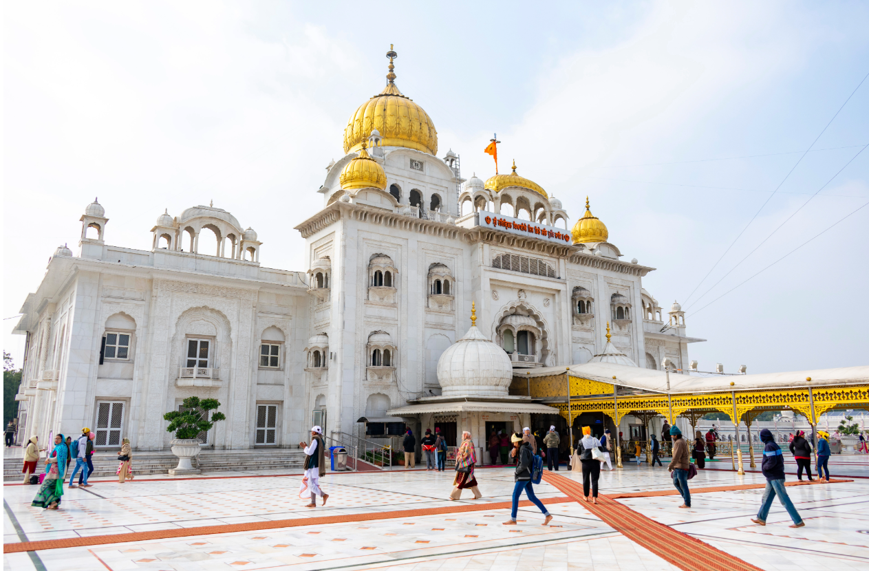 Gurudwara Bangla Sahib y su estanque sagrado en Nueva Delhi, India