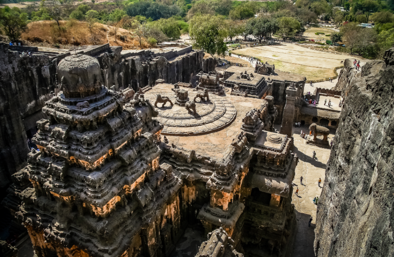 Cuevas de Ellora en Maharashtra, extraordinario conjunto de templos excavados en roca de tradiciones budista, hindú y jainista.