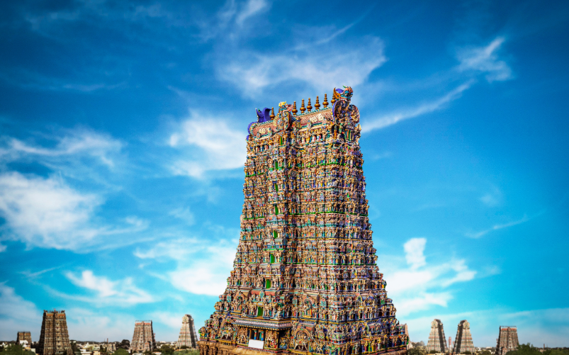 Templo Meenakshi Amman en Madurai, Tamil Nadu, con sus coloridos gopurams y arquitectura dravídica al atardecer